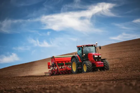 Maquinaria agrícola: tractor + apero